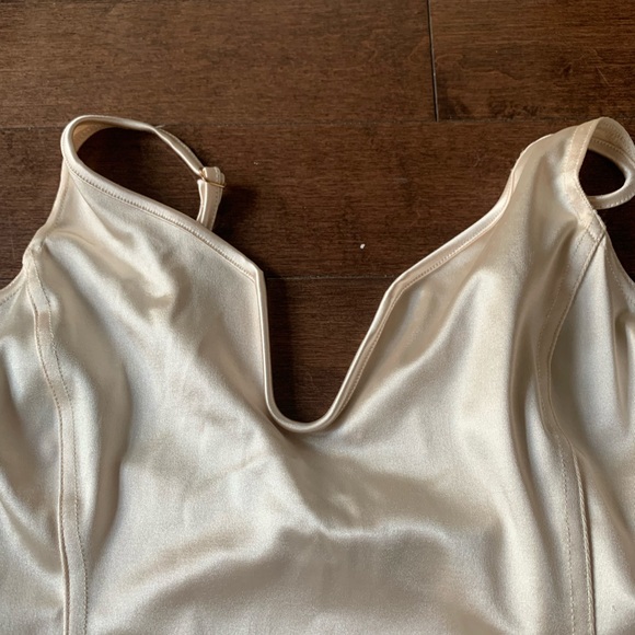 Urban Outfitters Mi Amor Notched Bodysuit - Picture 6 of 10